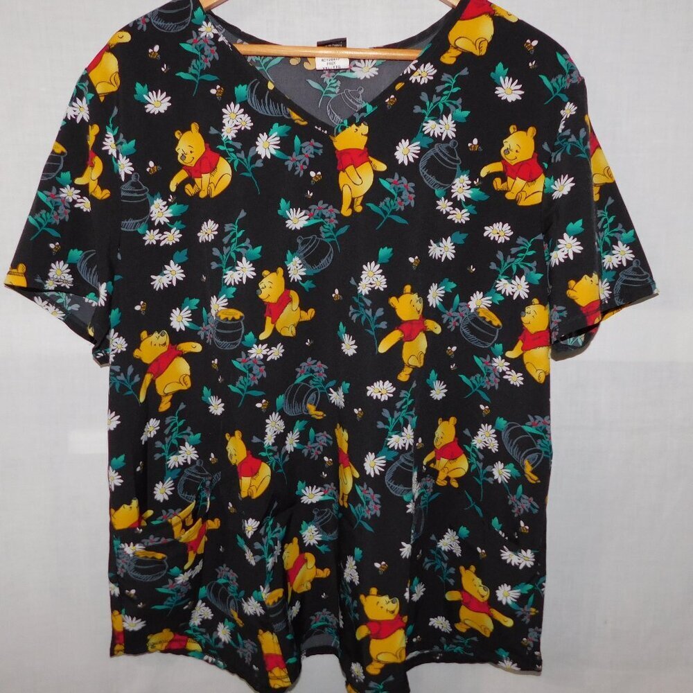 Disney Winnie the Pooh Flowers Hunny Pot Daisies Black Scrub Top Women 2XL